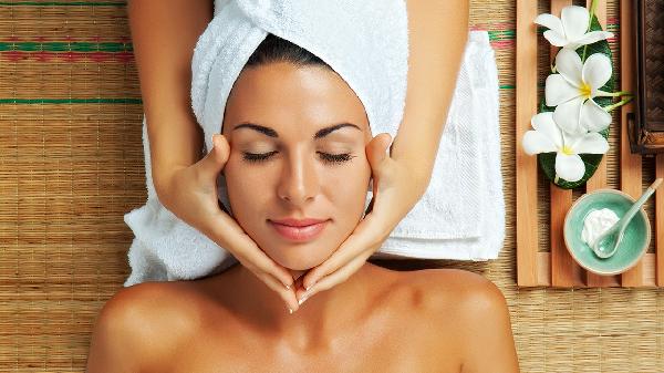 Can Sensitive Skin Benefit from Daily Honey Face Wash?