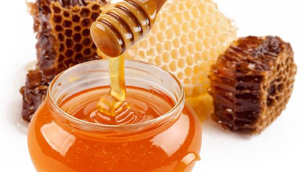 Can Honey Really Shrink Your Pores?