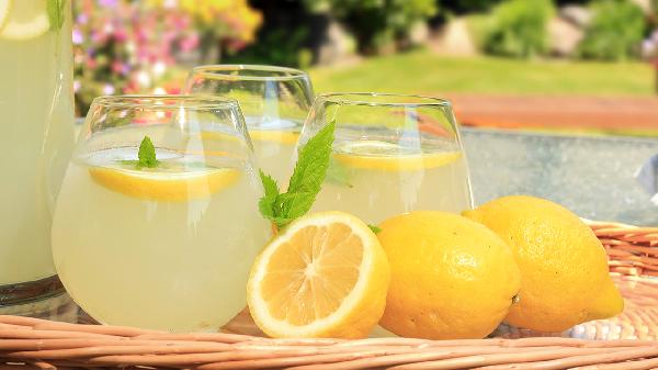 Can Lemon and Honey Really Work as a Face Mask?