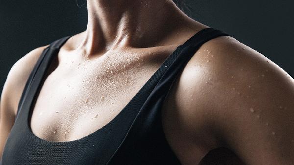 Which areas of sweating can indicate kidney problems?