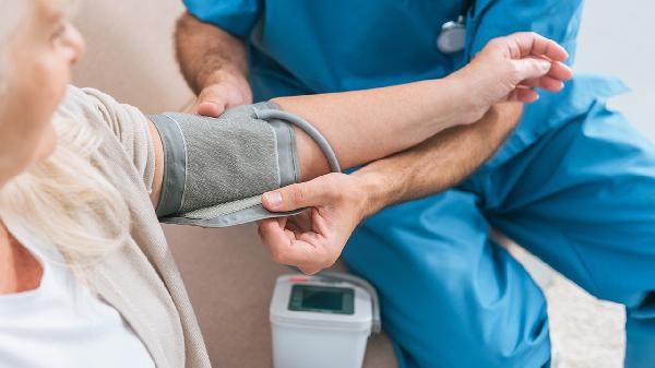 Why Are Seniors Losing Weight? Common Causes Explained