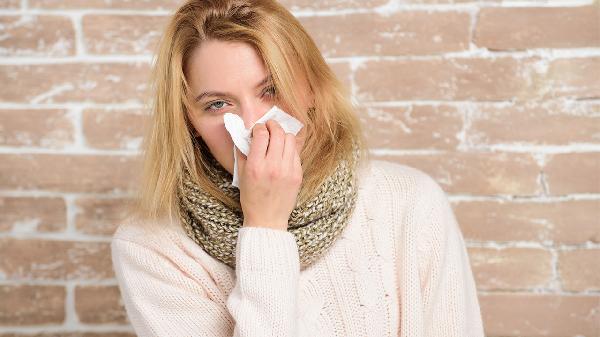 Don't Mistake Allergies for a Cold: Treat Hay Fever Right