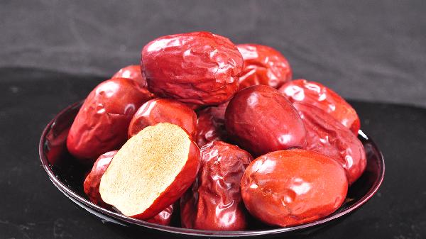 Daily Dose of Dates: Fight Allergies with Just Two a Day