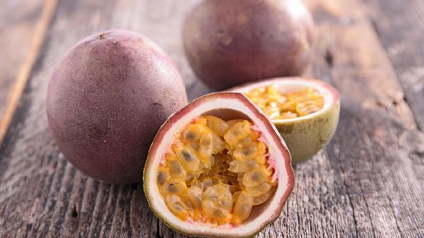 Can Passion Fruit Be Brewed with Honey for a Refreshing Drink?