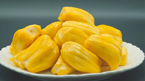 Can You Safely Eat Jackfruit and Durian Together?