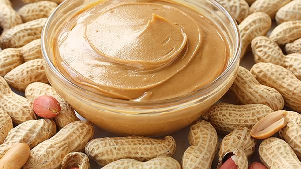 Peanuts: Nutritious but Unsafe for These 6 Groups