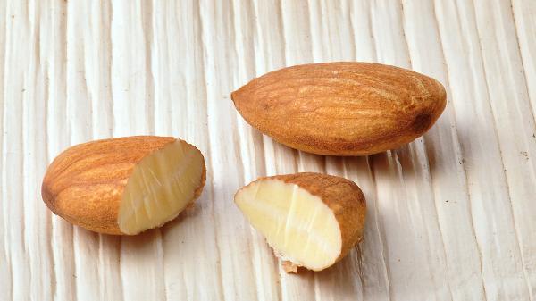 6 Surprising Health Benefits of Almonds You Need to Know