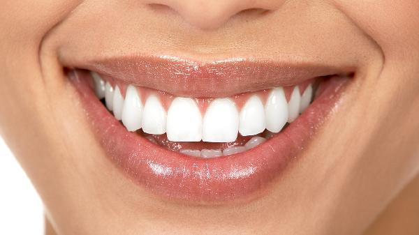 4 Easy Tips for a Brighter, Whiter Smile