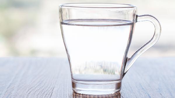 Does Drinking Water While Eating Actually Hurt Digestion? The Truth Revealed!