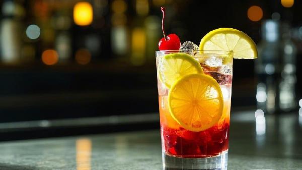Cranberry Juice vs. Cranberry Cocktail: Which One Packs the Biggest Health Punch?