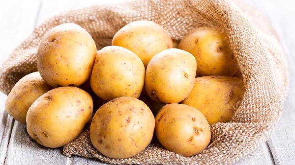Never Store Your Potatoes Next to Apples—Here's Why!