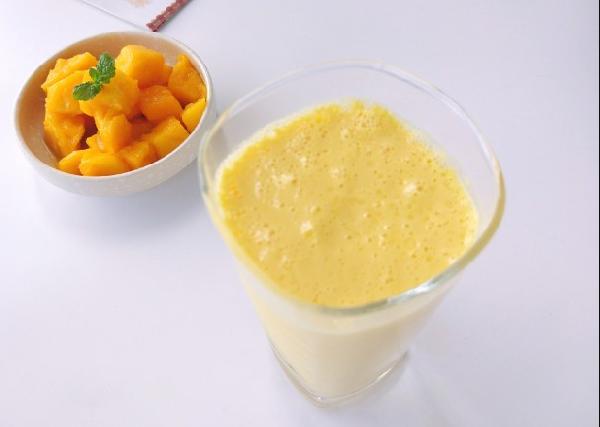 Smoothies or Protein Shakes: Which One Helps You Shed Pounds Faster?