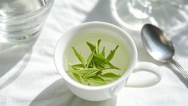 Swapped Coffee for Green Tea for 30 Days—Here’s What Happened to My Energy & Skin!